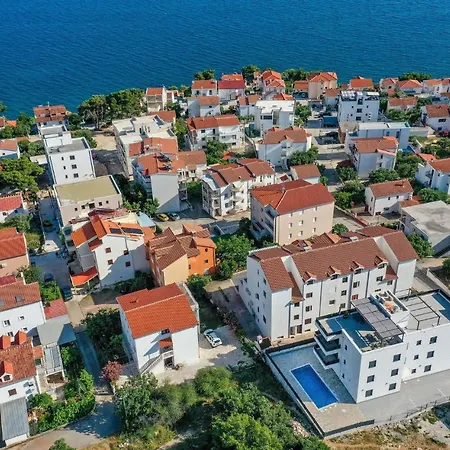 Gorgeous In Okrug Gornji With Wifi Daire Trogir