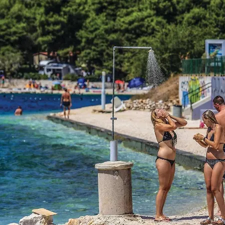 Gorgeous In Okrug Gornji With Wifi Apartman