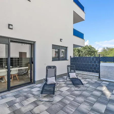 Stunning In Okrug Gornji Apartment *