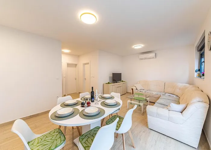 Appartement Stunning In Okrug Gornji *