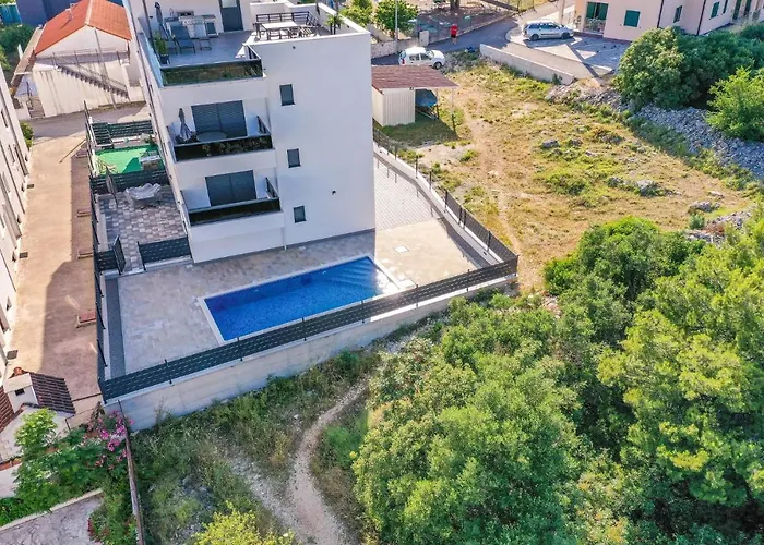 Stunning In Okrug Gornji Appartement *