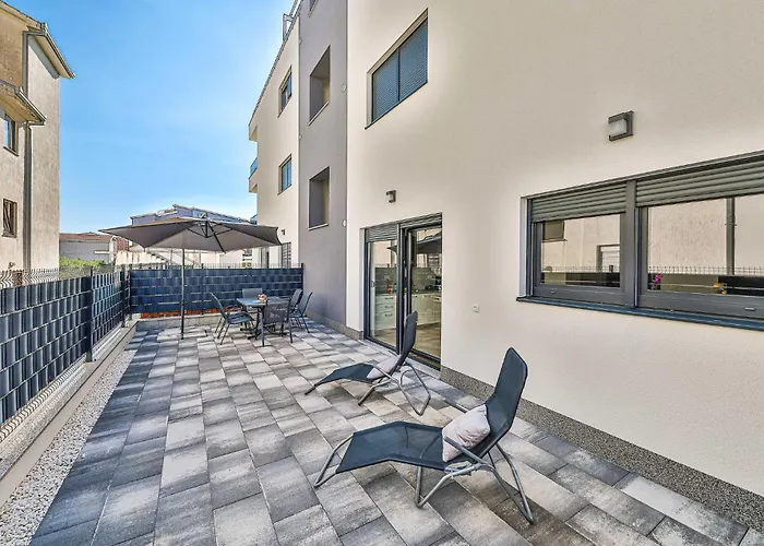 Appartement Stunning In Okrug Gornji *
