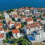 Stunning In Okrug Gornji Appartamento Traù