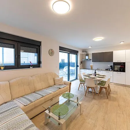 Stunning In Okrug Gornji *