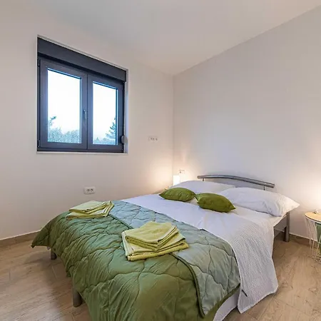 Gorgeous In Okrug Gornji With Wifi * Trogir