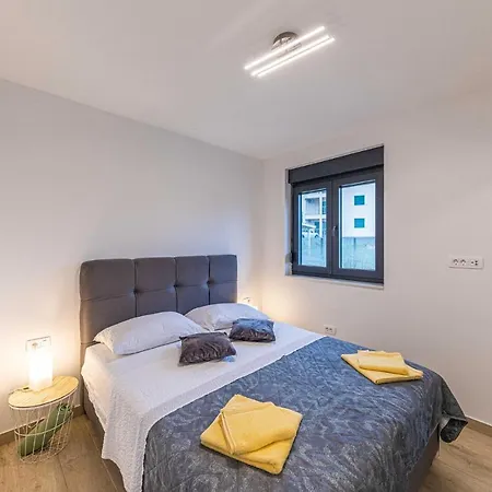 Stunning In Okrug Gornji *