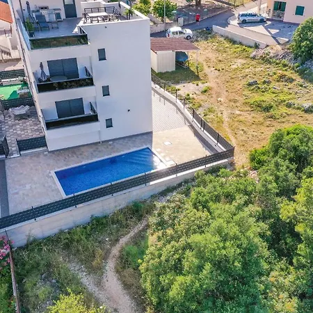 Stunning In Okrug Gornji Appartement *