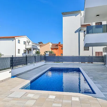 Stunning In Okrug Gornji *