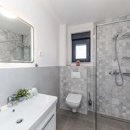 Stunning In Okrug Gornji