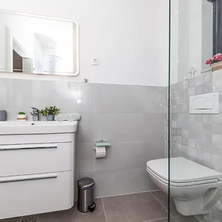 Apartamento Gorgeous In Okrug Gornji With Wifi *
